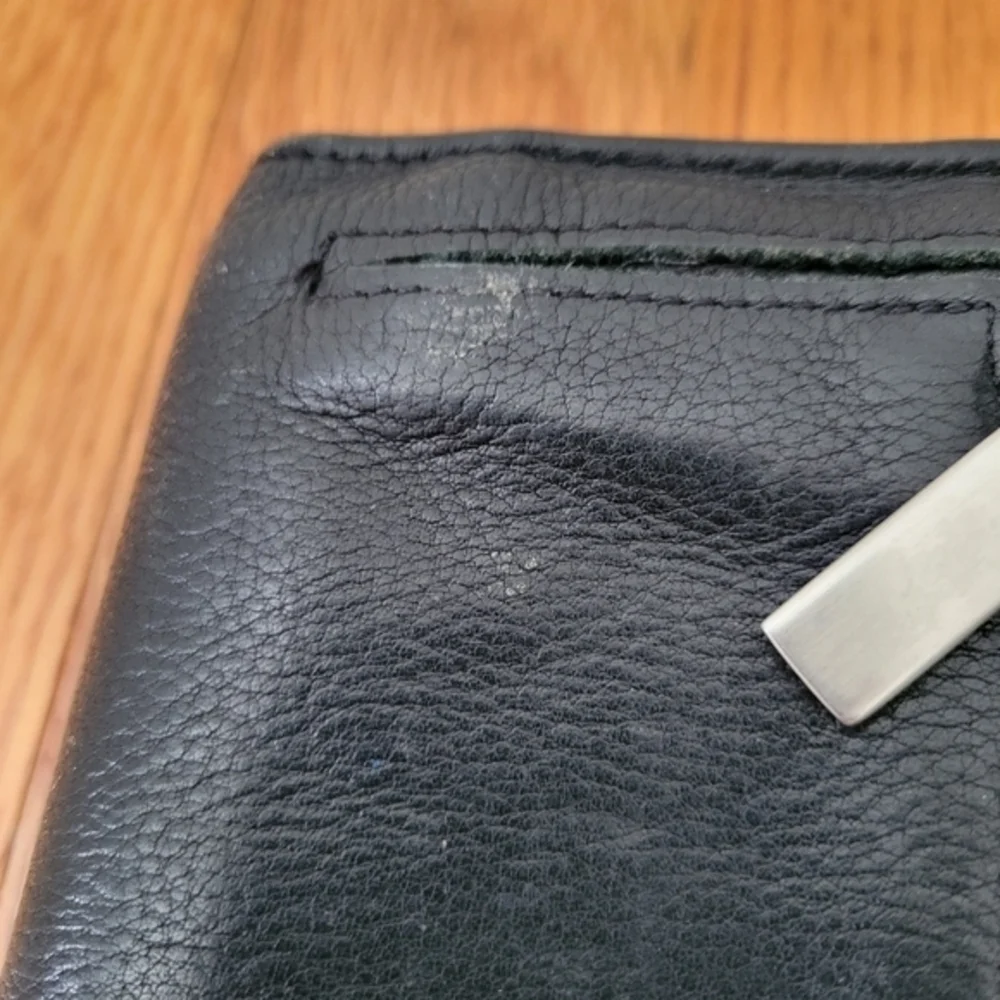 Wilson's Black Leather Women's Wallet with Coin Purse Pocket‎ Lots of Card Slots